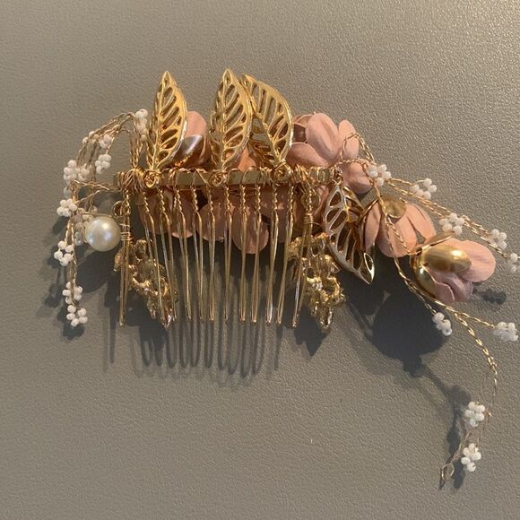 Pretty Floral Hair Comb - Picture 3 of 4